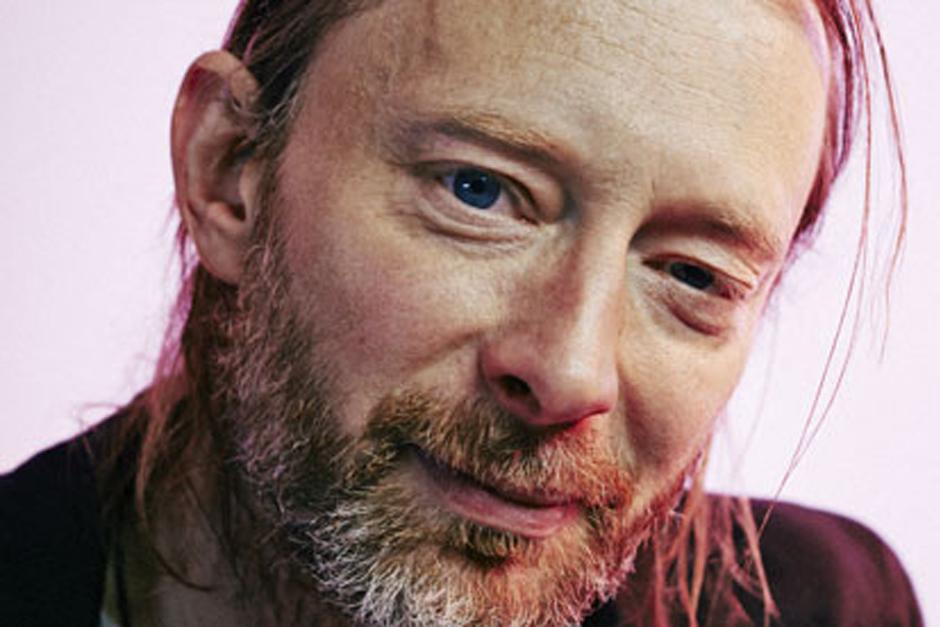 El cantante de "Radiohead", Thom Yorke, ha sacado un &aacute;lbum por sorpresa que distribuir&aacute; el mismo a trav&eacute;s del servicio de descargas BitTorrent.