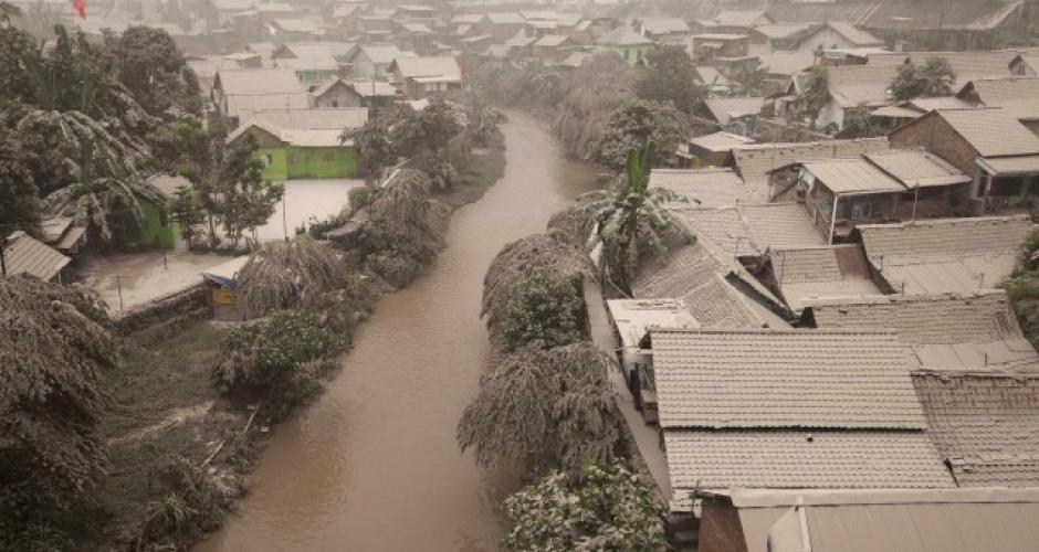 El poblado ha tenido que ser evacuado por los efectos de la erupci&oacute;n del volc&aacute;n Kelud. Foto:JakartaGoble