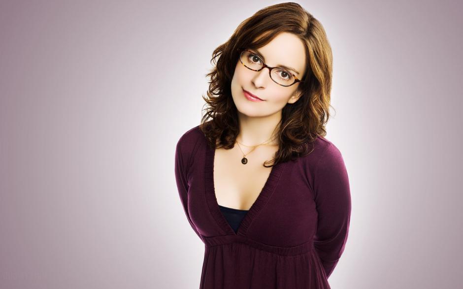 Tina Fey se quit&oacute; el vestido como parte de la despedida del presentador del programa de TV en el que se encontraba. (Foto: Fame Facts)&nbsp;