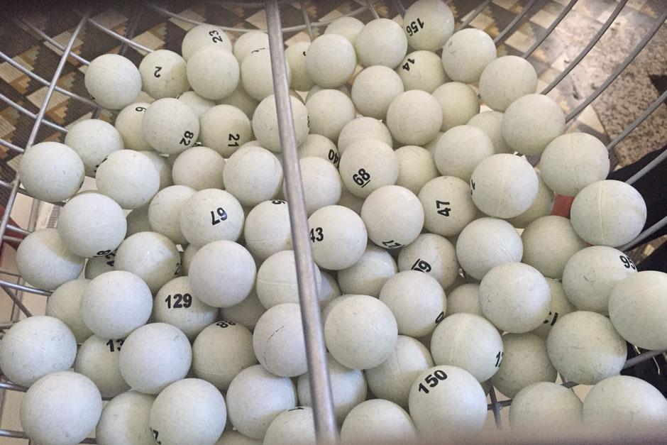 La vida es una tómbola y en el Congreso de la República tampoco se sabe de las vueltas que ésta puede dar ni de las posturas que tomarán los diputados en el antejuicio de la vicepresidenta Roxana Baldetti. (Foto: Jesús Alfonso/Soy502)