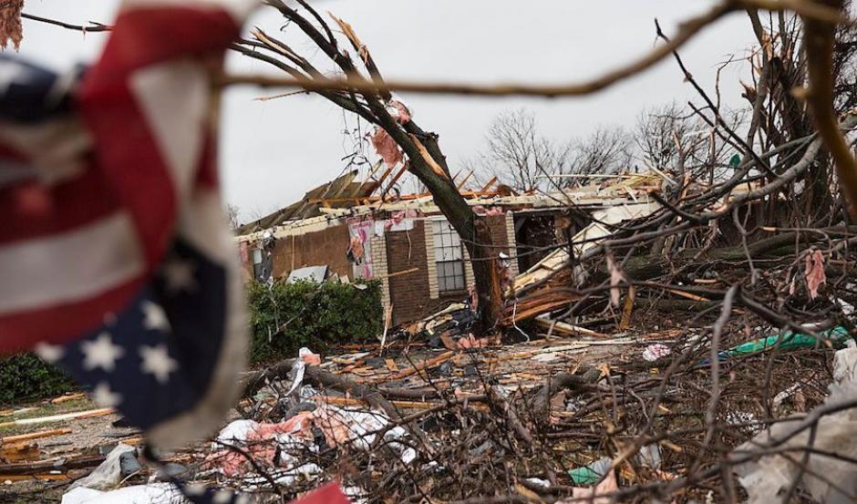 Muerte y destrucción deja ola de tornados en Estados Unidos
