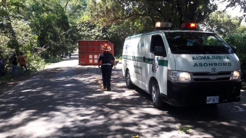 Un tr&aacute;iler obstaculiz&oacute; el paso en el kil&oacute;metro 153 de la rua al Atl&aacute;ntico. (Foto: Bomberos Municipales Departamentales)