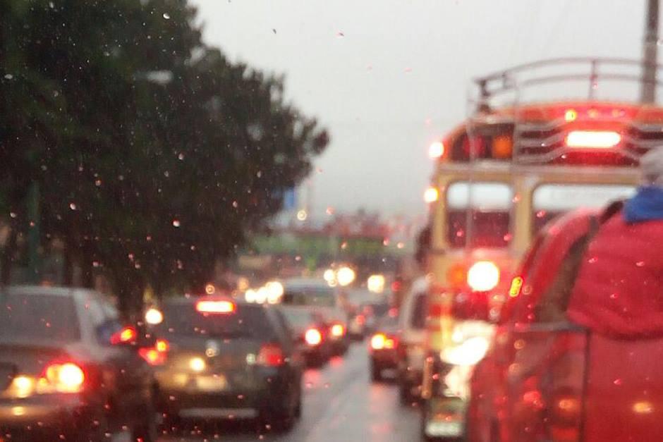 Las lluvias de este martes, han provocado m&aacute;s de 20 accidentes de tr&aacute;nsito en diferentes puntos del pa&iacute;s. (Foto: Dalia Santos)