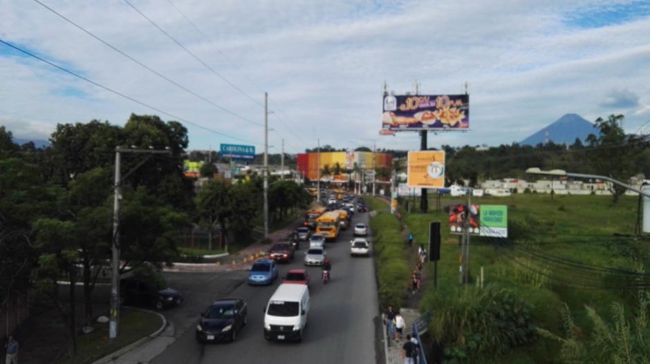 La fuerte carga vehicular afecta a los automovilistas de San Miguel Petapa y Villa Nueva. (Foto: @SantosDalia)