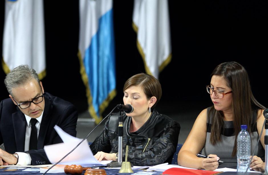 Los miembros del Tribunal de Honor de la CDAG en la audiencia contra los Federativos de F&uacute;tbol. (Foto: Luis Barrios/Soy502)