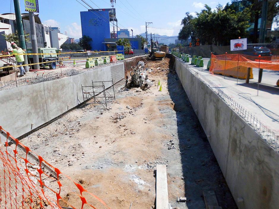 Los trabajos empezaron a principios del 2016 y la pr&oacute;xima semana el brazo del paso a desnivel del bulevar Liberaci&oacute;n hacia la 20 calle de la zona 10 estar&aacute; habilitado. (Foto: Municipalidad de Guatemala)