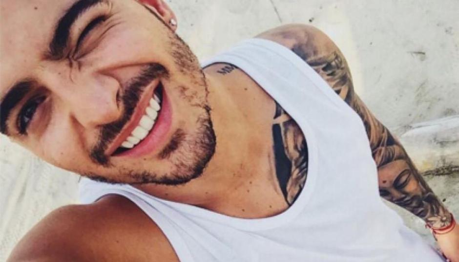 A trav&eacute;s de su cuenta de Instagram el cantante public&oacute; una fotograf&iacute;a de su nuevo look. (Foto: Twitter)