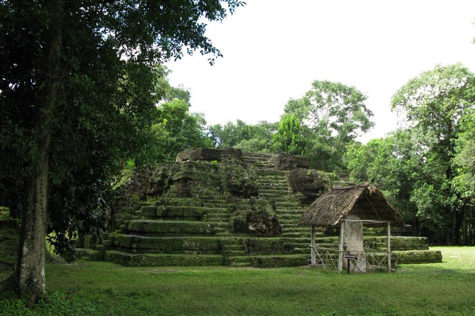 Su nombre significa "Piedra de ocho ciclos de tiempo"