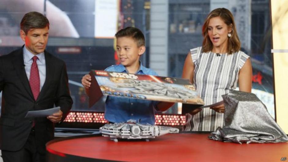 Disney organizó en YouTube un maratón de 18 horas donde los internautas vieron en directo cómo se desempacaban objetos relacionados con Star Wars. (Foto: AP)