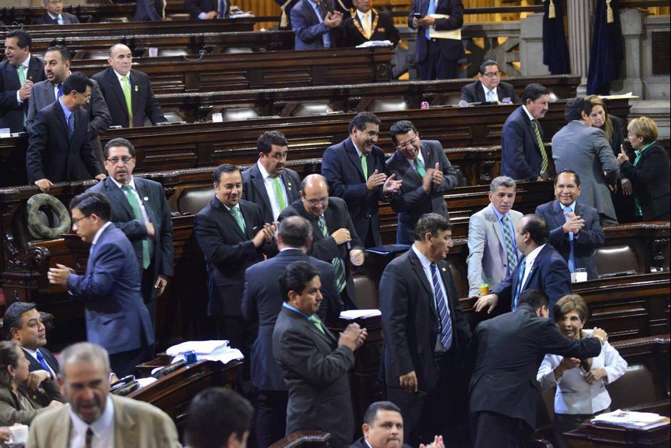 De los seis viajes pagados con fondos públicos, de los &nbsp;que existen registros, la UNE ha sido la bancada más beneficiada. (Foto: Archivo/Soy502)