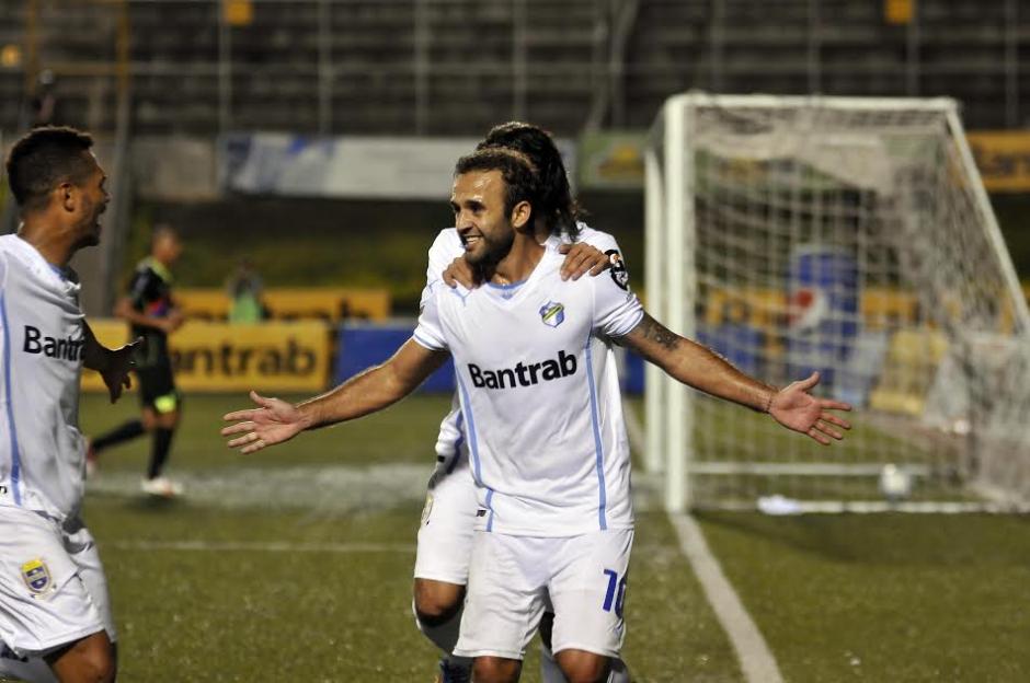 Jos&eacute; Contreras, marc&oacute; el segundo gol de Comunicaciones en el triunfo sobre Xelaj&uacute;. (Foto: Nuestro Diario)