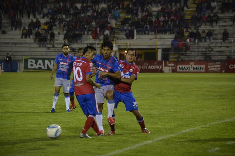 El Xelaj&uacute; MC venci&oacute; 2-1 a Malacateco y se mantiene como l&iacute;der del torneo Apertura 2015 y est&aacute; muy cerca de ganar la fase de clasificaci&oacute;n. (Foto: Nuestro Diario)