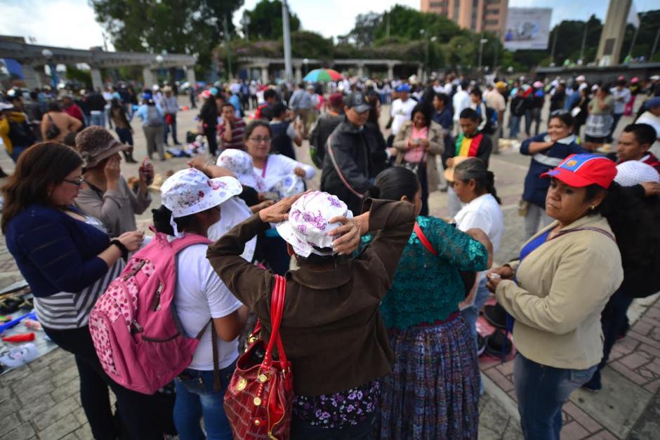 Los manifestantes se reunieron en la Plaza Obelisco, para luego dirigirse al Congreso de la Rep&uacute;blica. (Foto: Wilder L&oacute;pez/Soy502)&nbsp;