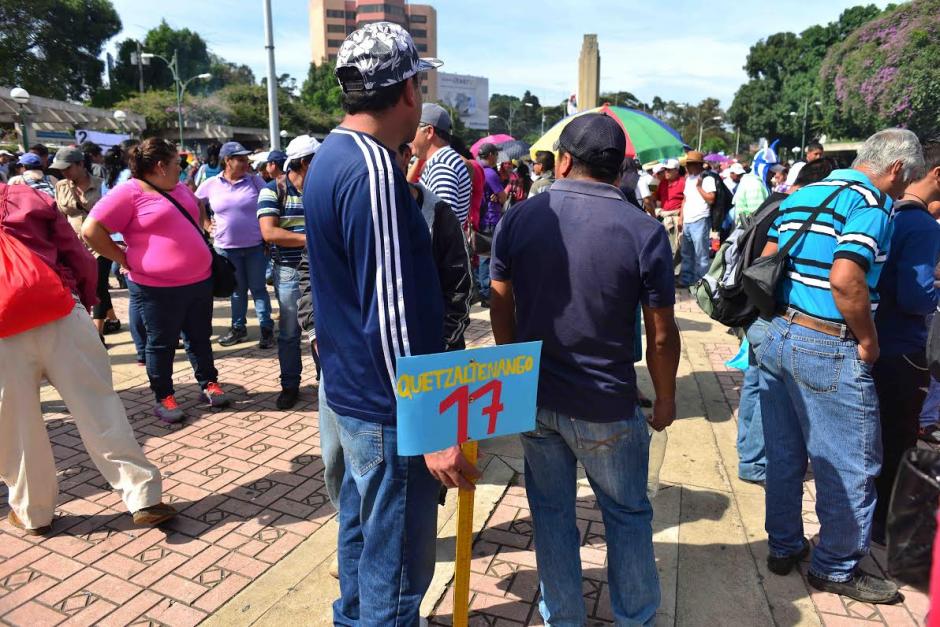 Los docentes se reunieron en la Plaza Obelisco y las 9 horas iniciaron con el recorrido que tiene como punto final la Plaza de la Constituci&oacute;n. (Foto: Jes&uacute;s Alfonso/Soy502)&nbsp;