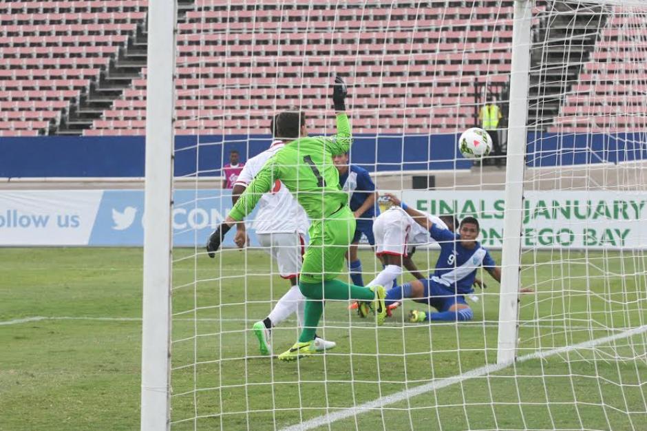 El primer gol de Guatemala frente a los trinitenses. (Fotos: Enviado ACD)