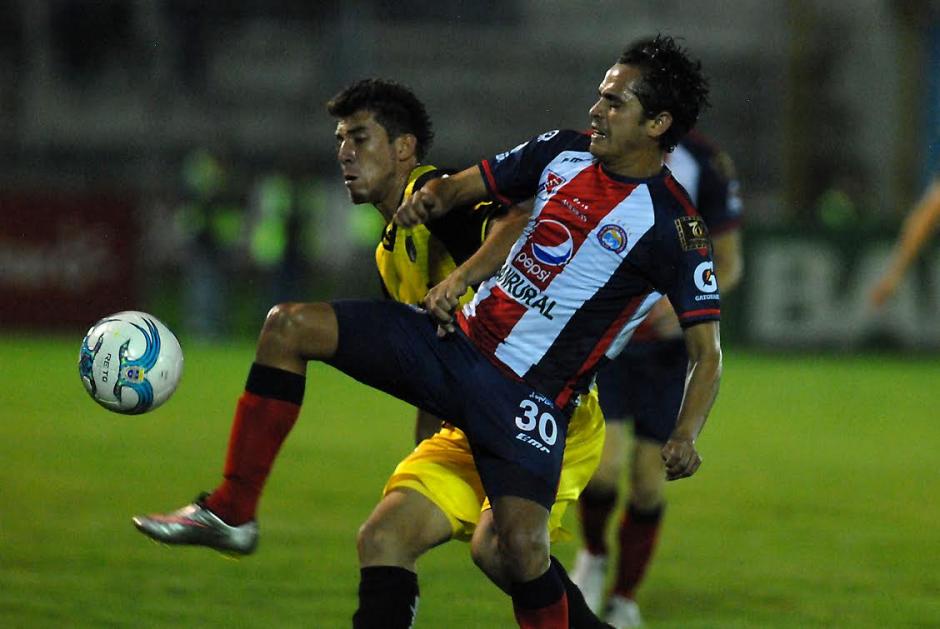 Xela y Comunicaciones empataron 2-2 en el Mario Camposeco. (Foto: Nuestro Diario)