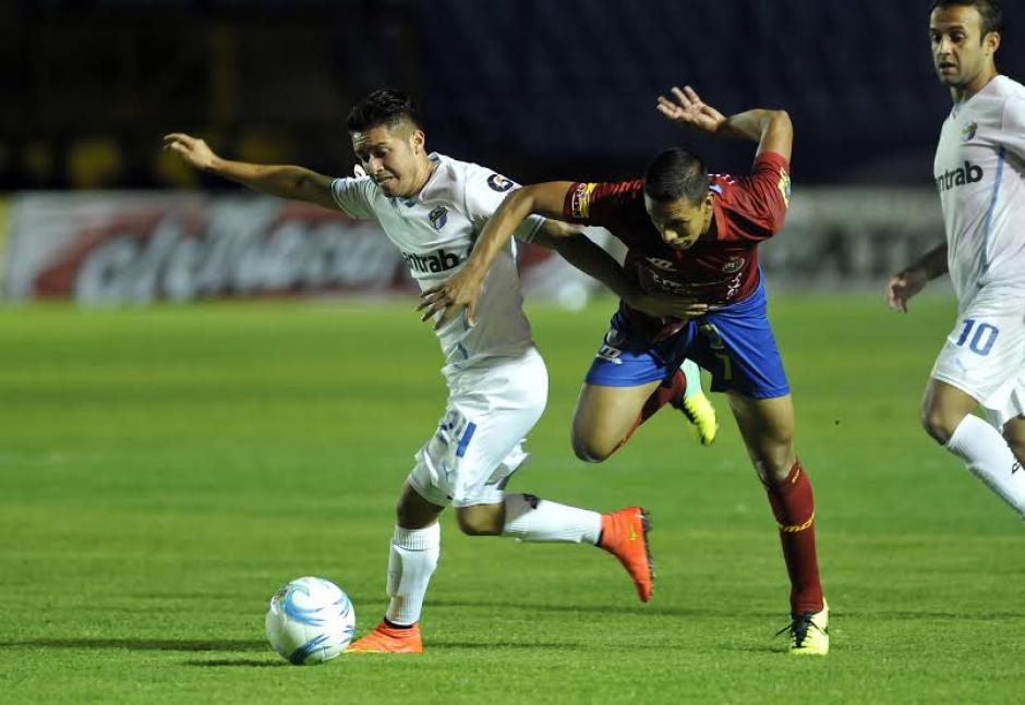Municipal recibe a Comunicaciones en el Mateo Flores por la final de ida del Apertura 2014 en la edición 283 del clásico del fútbol guatemalteco. (Foto: Nuestro Diario)