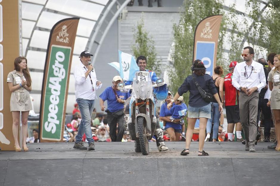 El piloto guatemalteco Francisco Arredondo, al momento de llegar a la meta final del Rally Dakar 2015. (Foto: Francisco Arredondo)