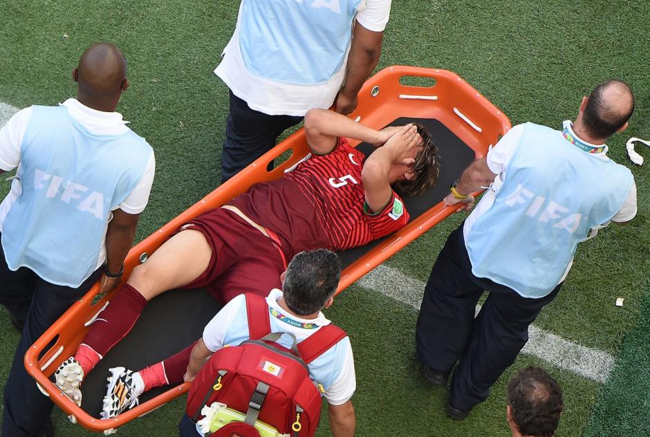 El lateral izquierdo del Real Madrid y de Portugal Fabio Coentrao se pierde el Mundial por lesi&oacute;n. (Foto: AFP)