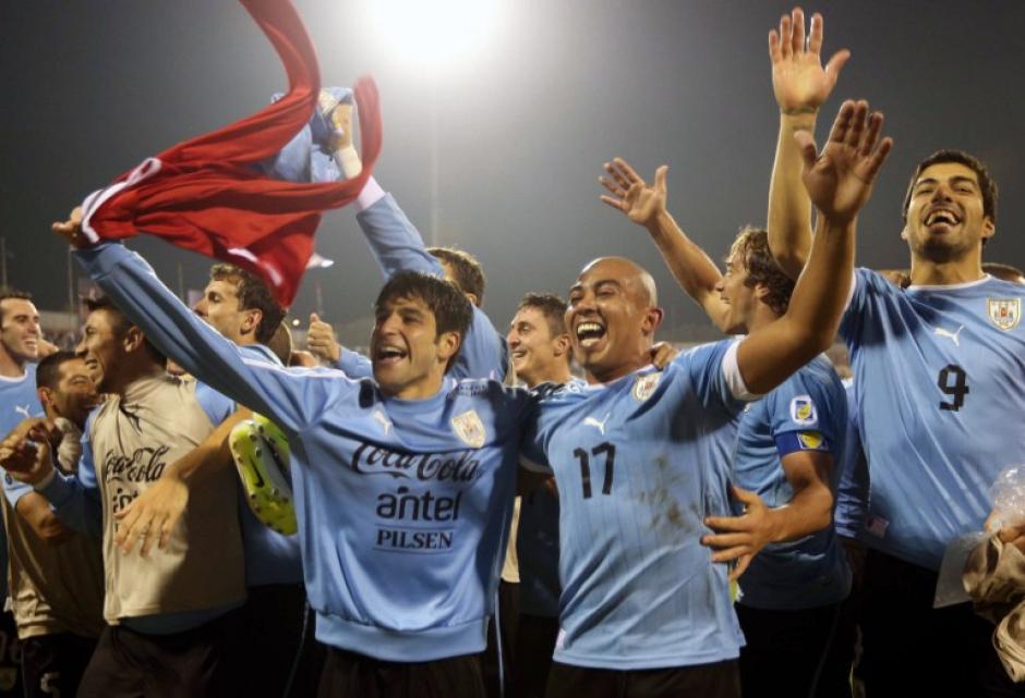 Uruguay clasific&oacute; a Brasil 2014 tras derrotar a Jordania en el repechaje. (Foto: AFP)