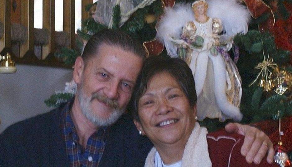 Lawrence John Ripple y su esposa Remedios cuando eran felices. (Foto: Facebook)