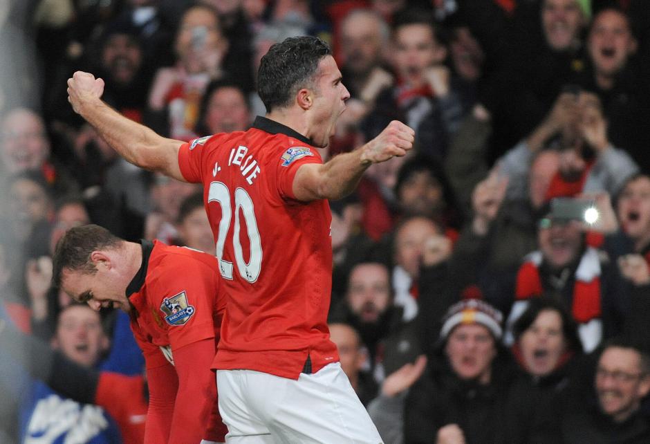Van Persie dijo que nunca iba a celebrar un gol encontra de su ex equipo el Arsenal. Hoy incumpli&oacute; esa promesa. (EFE)