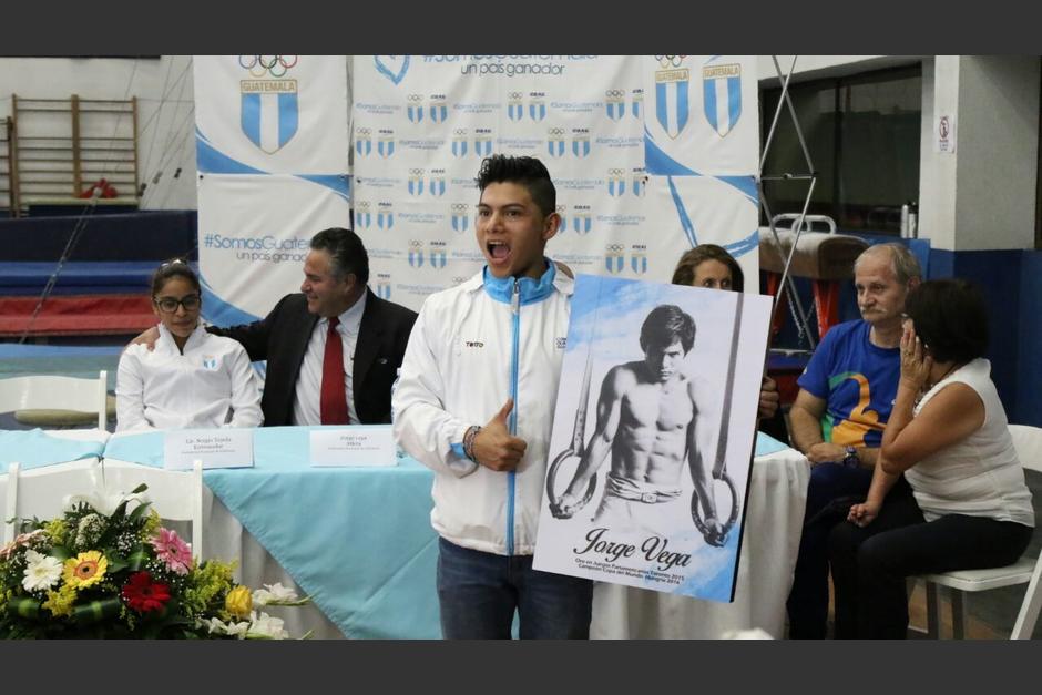 El gimnasta Jorge Vega fue recibido con un homenaje. (Foto: Alejandro Bal&aacute;n/Soy502)