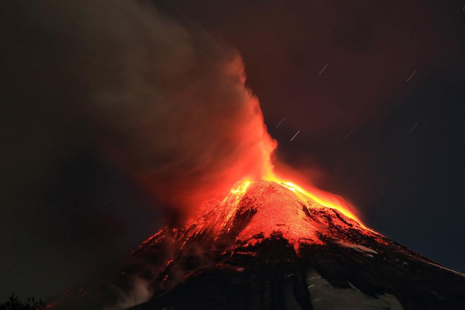 Las autoridades mantienen alerta roja en varias comunidades cercanas al volc&aacute;n. &nbsp;(Foto: 20 minutos.es)