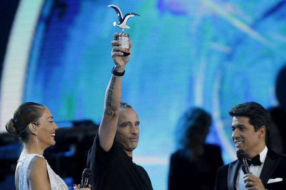 Eros Ramazzotti lleg&oacute; vestido de negro de pies a cabeza y acompa&ntilde;ado por un grupo de m&uacute;sicos. (Foto: AFP)