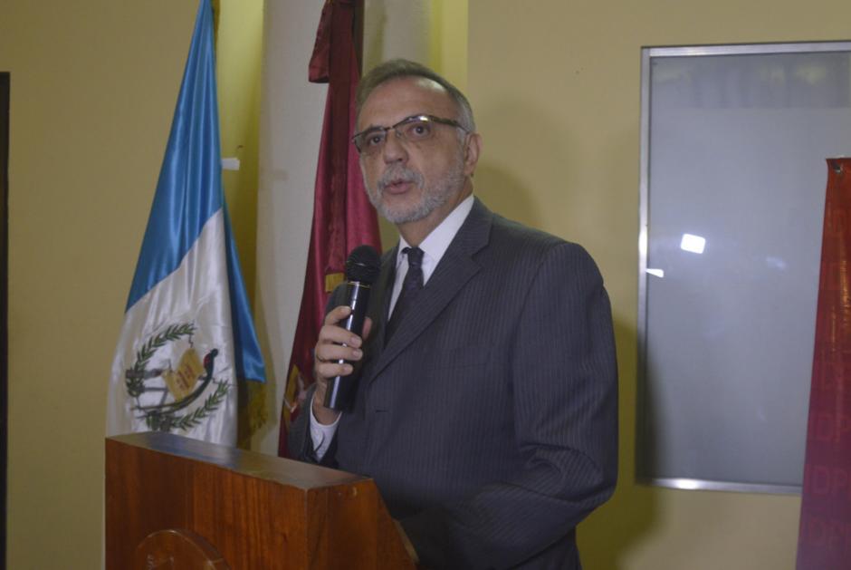 El Comisionado Vel&aacute;squez se&ntilde;al&oacute; que el objetivo es eliminar el derecho de antejuicio. (Foto: Camila Chicas/Soy502)