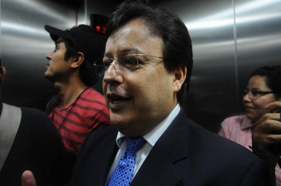 El exmagistrado a la CSJ Vladimir Aguilar se present&oacute; al MP. (Foto: Alejandro Bal&aacute;n/Soy502)