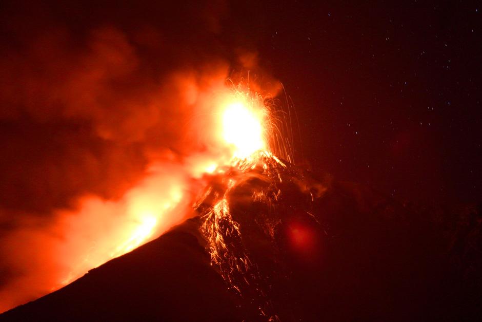 El volc&aacute;n&nbsp;contin&uacute;a en erupci&oacute;n con explosiones de moderadas a fuertes. (Foto: Esteban Biba/EFE)