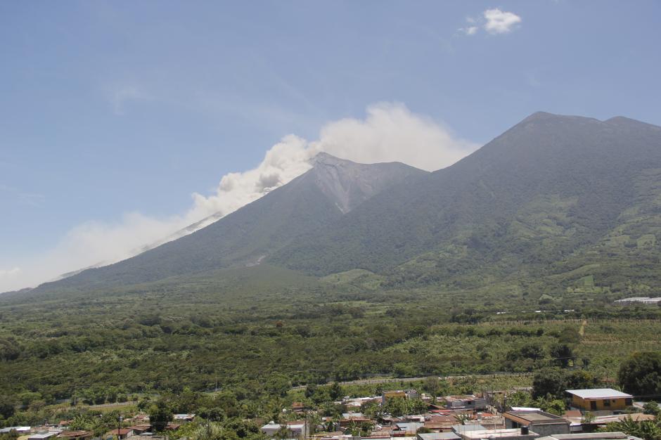 La actividad pirocl&aacute;stica contin&uacute;a en el volc&aacute;n de Fuego y las autoridades se mantienen en alerta ante cualquier eventualidad. (Foto: Pietro Cipriani/Soy502)
