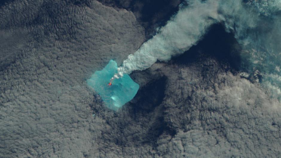 La NASA difundió las imágenes de la erupción del volcán Sourabaya. (Foto: nasa.gov)