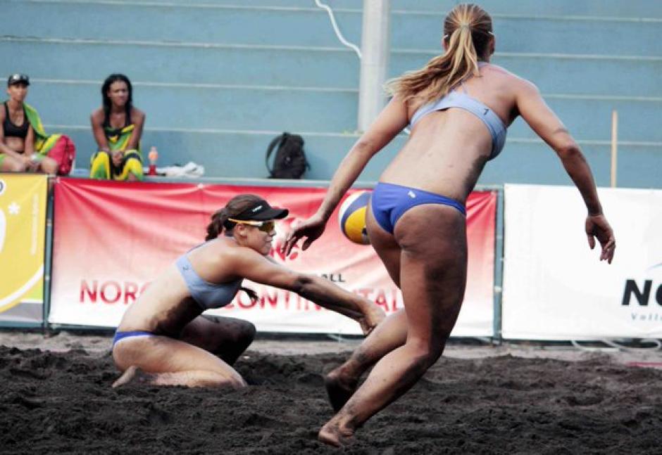 Dos duplas guatemaltecas femeninas vieron acci&oacute;n en la Copa Continental de voleibol de playa. (Foto: Facebook)