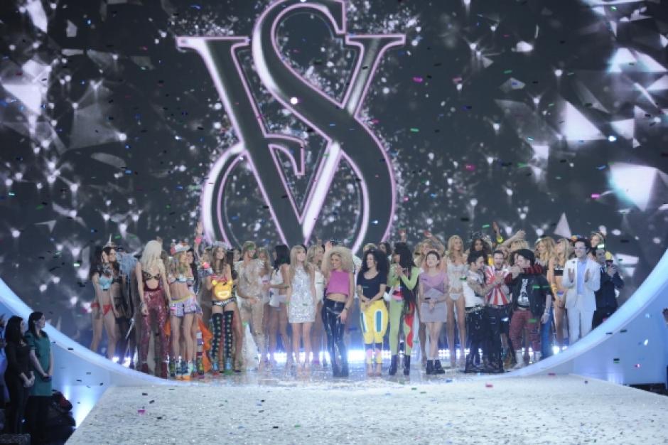 Ayer por la noche se llev&oacute; a cabo el desfile anual de la marca de lencer&iacute;a Victoria's Secret. (Foto: CBS)
