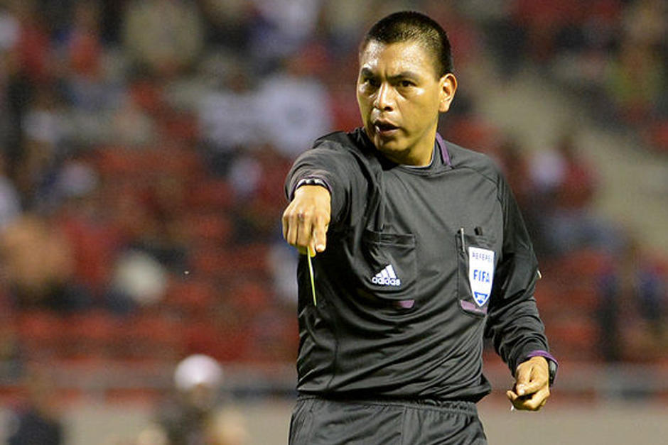 El experimentado Walter L&oacute;pez dirige el Estados Unidos - M&eacute;xico. (Foto: Twitter)