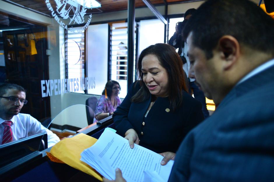 La Contralora General de Cuentas, Nora Segura presentó un amparo en el que pide a la CC que le aclare la fecha exacta en la que debe abandonar el cargo. &nbsp;(Foto: Wilder López/Soy502)