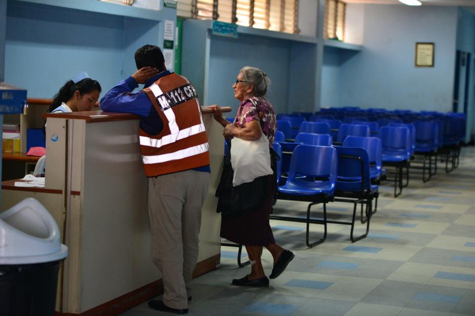 La consulta externa del hospital San Juan de Dios acumula este miércoles cinco días sin atender; los pacientes se quejan por la falta de atención. (Foto: Wilder López/Soy502)&nbsp;