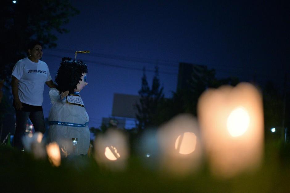 En la actividad estuvieron presentes familiares y amigos de Alex. (Foto: Wilder L&oacute;pez/Soy502)