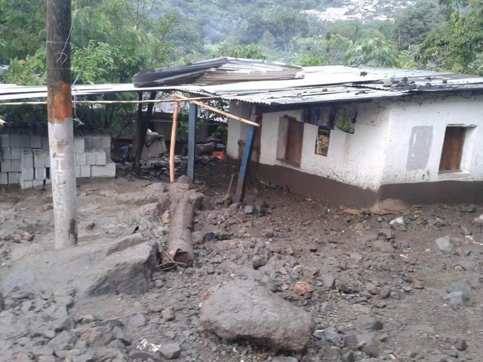 La aldea Tzunun&aacute; fue afectada por un deslizamiento a causa de las lluvias registradas en las &uacute;ltimas horas. (Foto: Conred)