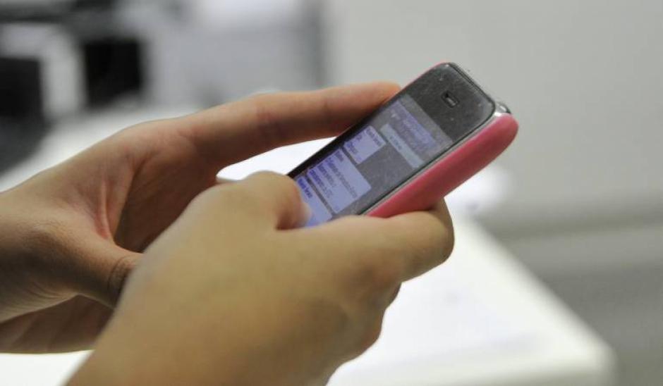 Prepararte para la avalancha de mensajes te puede ahorrar datos en tu celular. (Foto:&nbsp;Caracol Radio)