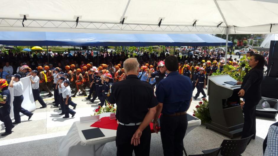 El presidente Morales confes&oacute; que ser bombero era su sue&ntilde;o de peque&ntilde;o. (Foto: Gobierno)