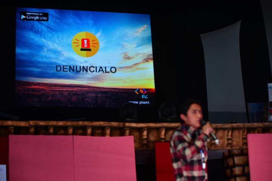 "Den&uacute;ncialo" es el nombre de la aplicaci&oacute;n que dio a conocer Conjuve en la celebraci&oacute;n del D&iacute;a de la juventud. (Foto: Jes&uacute;s Alfonso/Soy502)