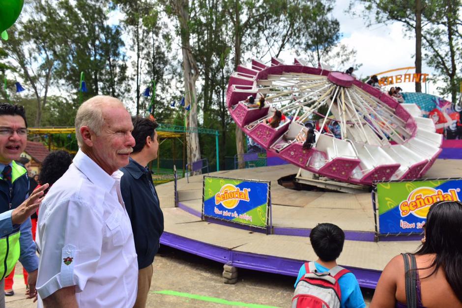 El alcalde &Aacute;lvaro Arz&uacute; se acerc&oacute; a la feria de Jocotenango para ser parte de esta tradici&oacute;n. (Foto: Jes&uacute;s Alfonso/Soy502)