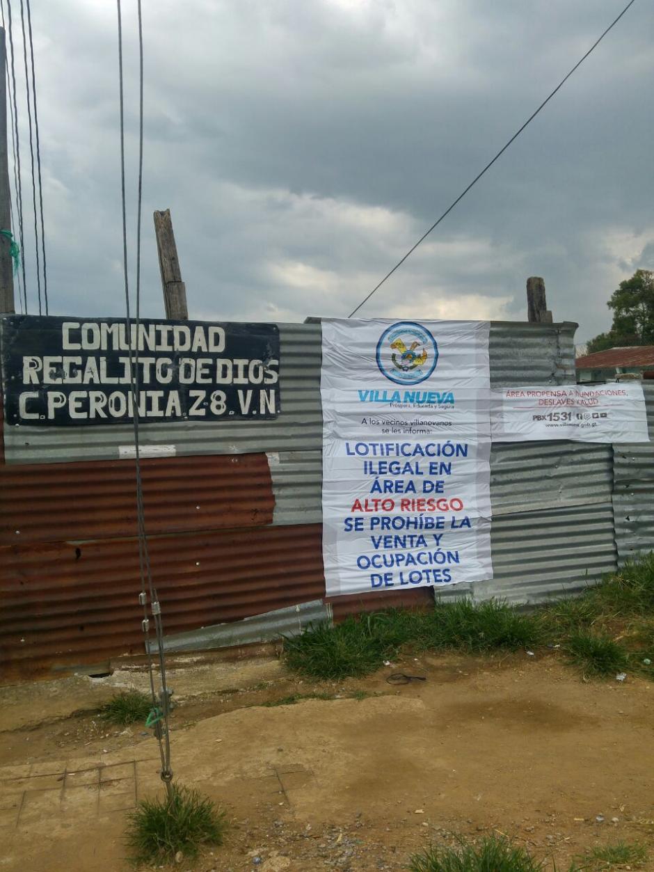El Juzgado de Asuntos Municipales notific&oacute; a los habitantes del asentamiento Regalito de Dios acerca del riesgo. (Foto: Municipalidad de Villa Nueva)