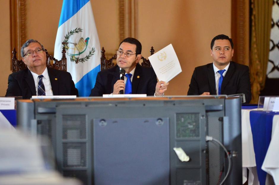 El presidente inst&oacute; a la sociedad civil a que "no dejar&aacute;n dormir la propuesta en el Congreso" (Foto: Jes&uacute;s Alfonso/Soy502)