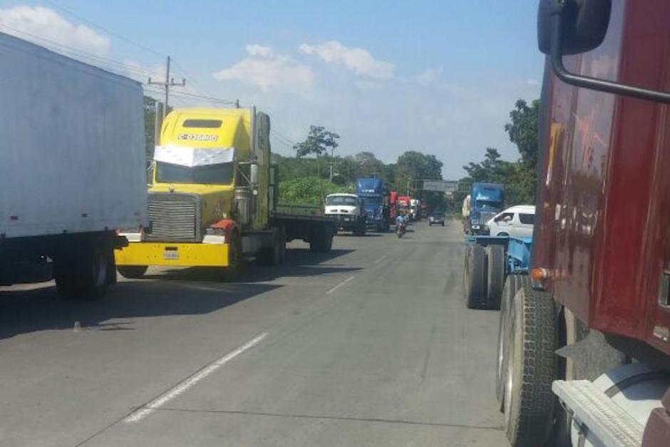 El transporte pesado realiza cuatro bloqueos en las aduanas: Santo Tom&aacute;s de Castilla, Tec&uacute;n Um&aacute;n, Puerto Barrios y Puerto Quetzal. (Foto: Rony Mendoza/ Secretario Gremial de Transporte Pesado)