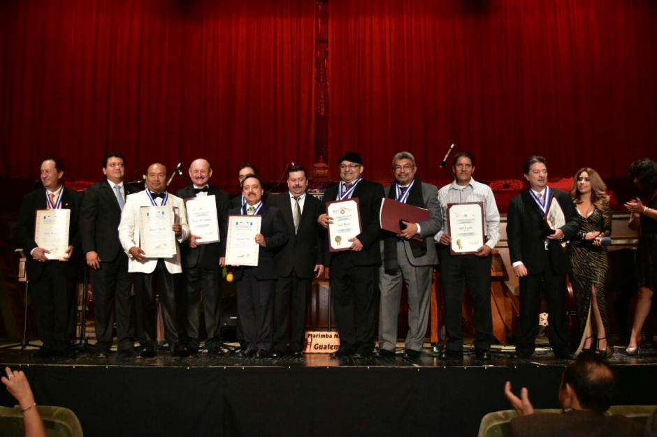 Siete artistas guatemaltecos fueron galardonados en el Teatro de Los &Aacute;ngeles, California. (Foto: Ministerio de Cultura y Deportes)