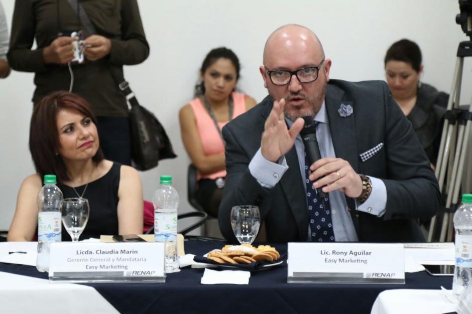 La empresa tiene que imprimir 105 mil documentos para cerrar el contrato. (Foto: Alejandro Bal&aacute;n/Soy502)